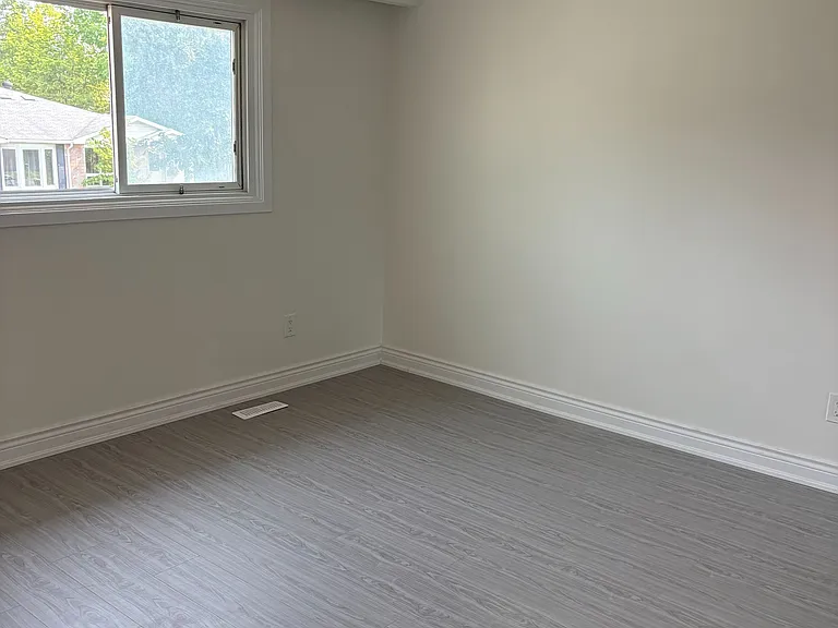 44 Sylvia St — Photo 17