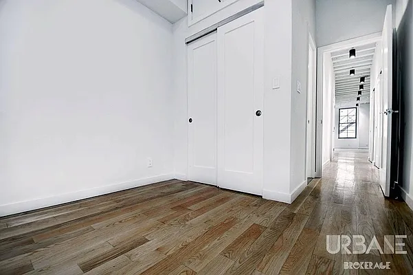 Rented by Urbane Brokerage | media 51