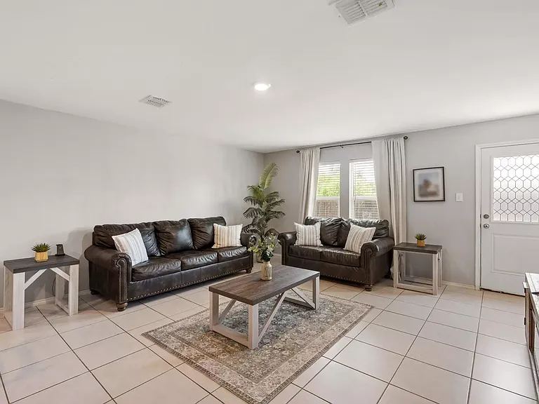 709 Odlozil Ln — Photo 15