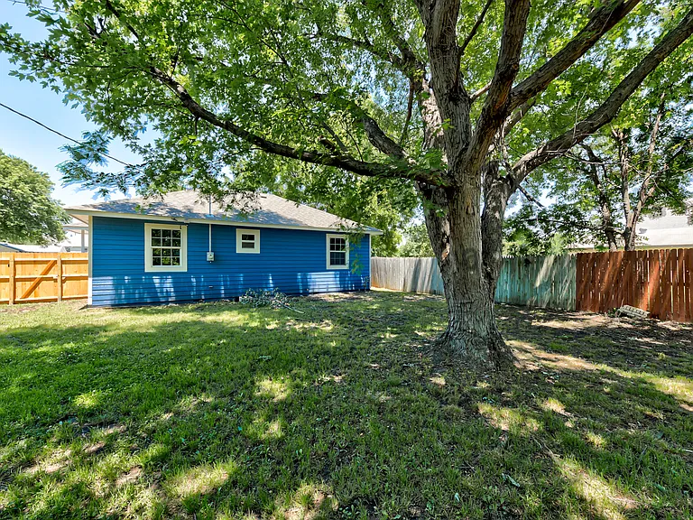 2416 SW 33rd St — Photo 31