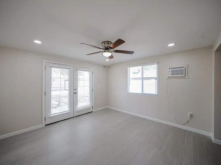 1053 E Weldon Ave — Photo 12