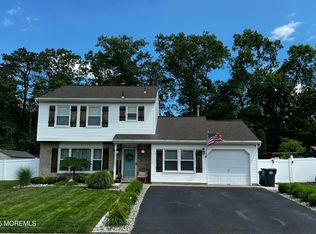 16 Constitution Dr, Howell, NJ
