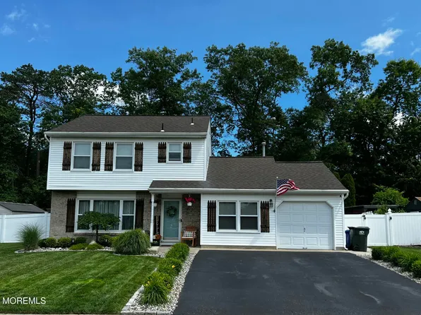 16 Constitution Drive, Howell, NJ 07731