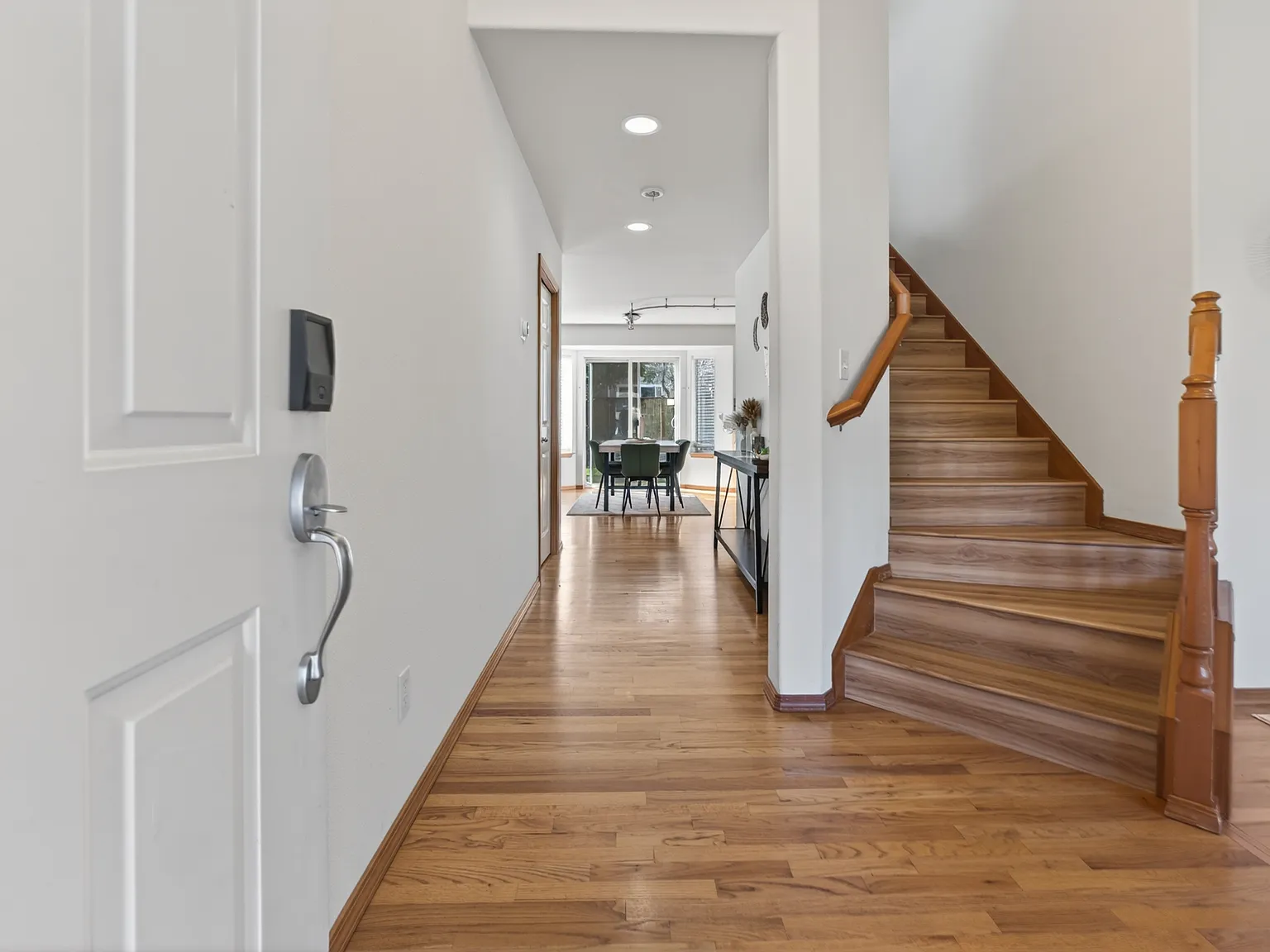 4 bed, 2.5 bath, 2410 sqft, $3,750 — Photo 2