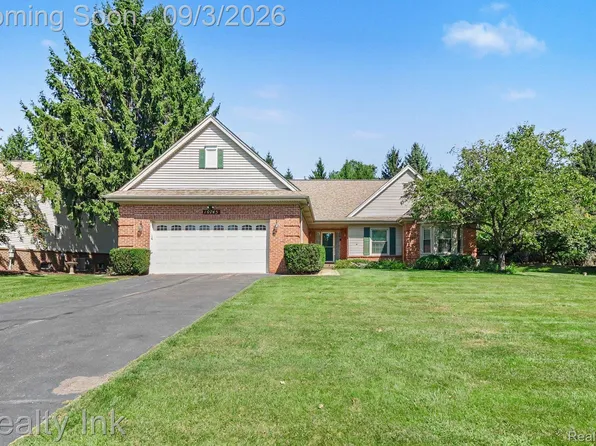 10745 Eagle Ravine Dr, Brighton, MI 48114