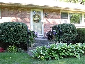 3rd image of 8 Brookwood Dr