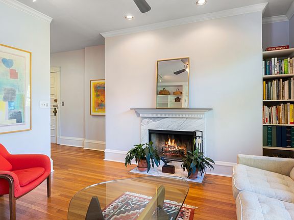 2nd image of 936 Hinman Ave APT 3S