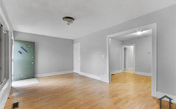 2174 Springle St #LOWER — Photo 7