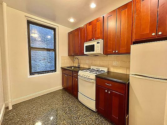 1st image of 400 E 91st St APT 1C