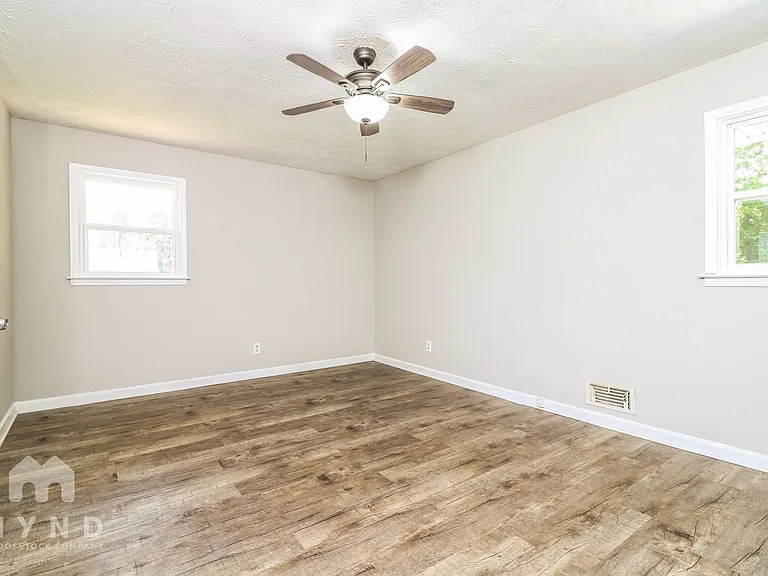 3179 Robin Hood Ln — Photo 14