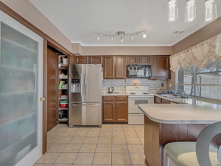 1st image of 2827 W Evans Dr