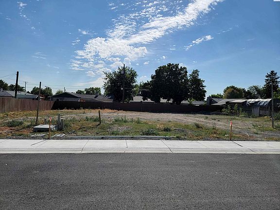 3rd image of 401 S Quillan Pl