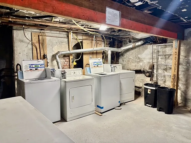 711 Walnut St — Photo 11