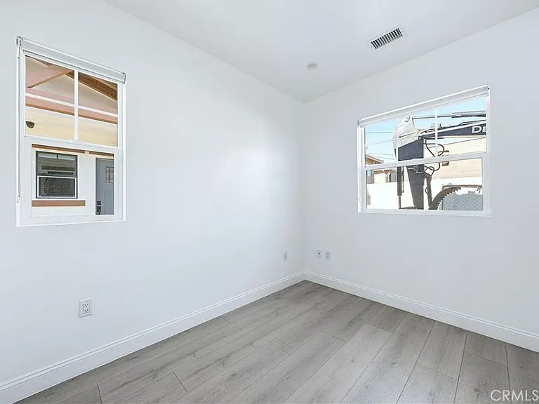 10538 La Reina Ave #4 — Photo 41
