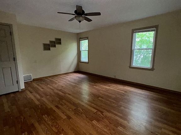 4th image of 1528 W 10th St