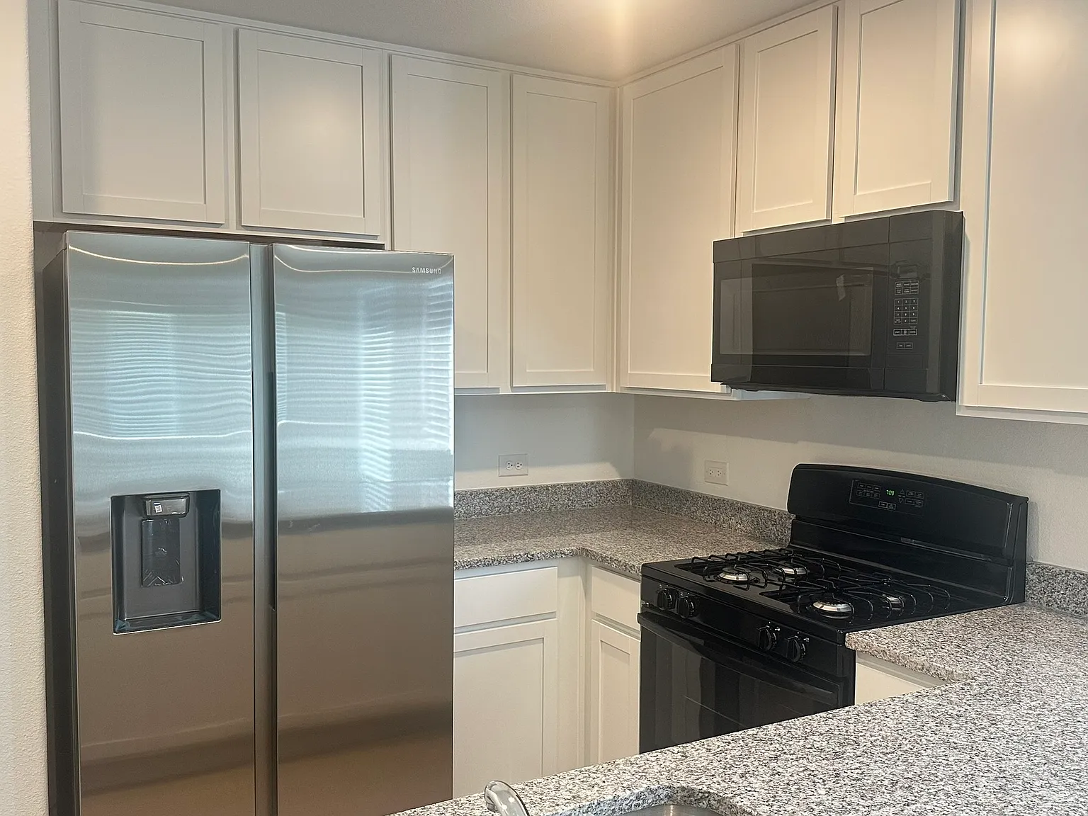 3 bed, 1264 sqft, $2,100 — Photo 2