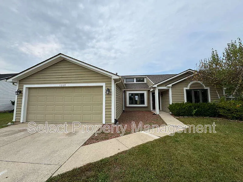 3 bed, 2.0 bath, 1360 sqft, $1,599 — Photo 1