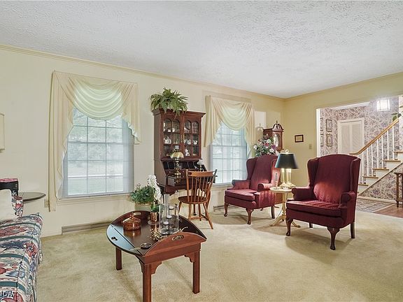 2nd image of 656 Squirrel Hill Dr
