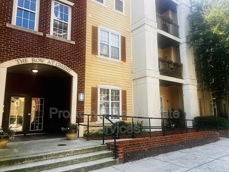 2 bed, 2.0 bath, 1100 sqft, $2,100 — Photo 1