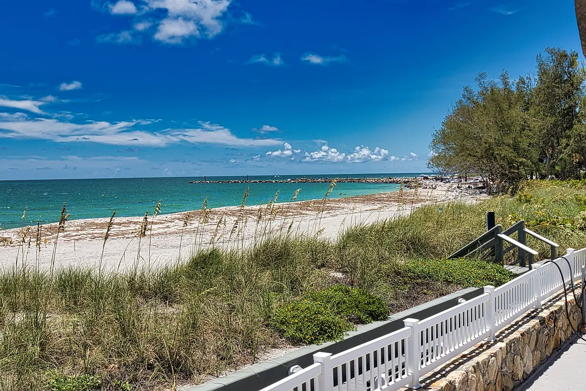 Building Photo - 1555 Tarpon Center Dr #243