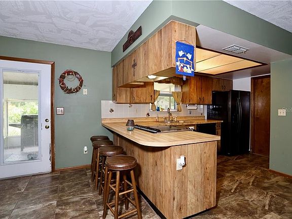 5th image of 4834 Lake Shore Dr