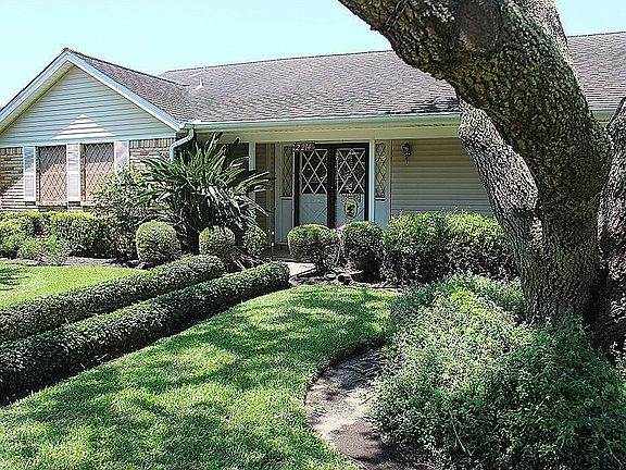 2nd image of 2214 Lawrence Ln