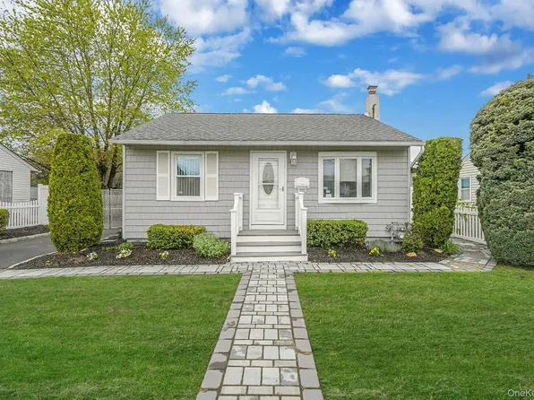 15 Glenda Drive, West Babylon, NY 11704