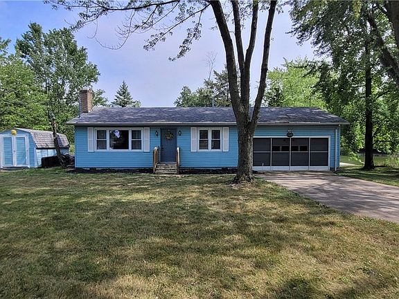 3rd image of 1600 Laurel Dr