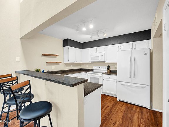 3rd image of 16635 N 32nd Pl Unit 102