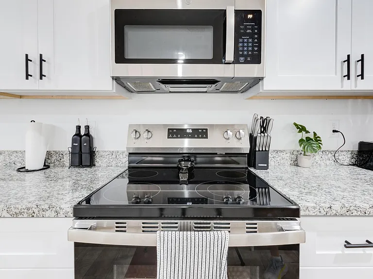 2210 E Alta Vista Rd — Photo 5