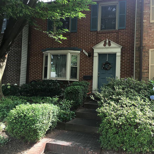 1st image of 371 W Broad St