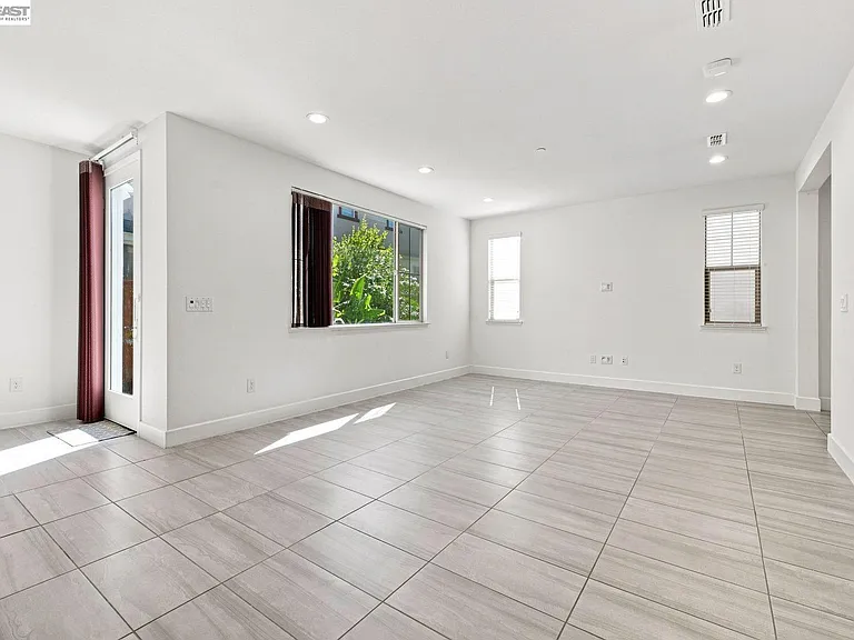 33 W Roccolino Ln — Photo 11