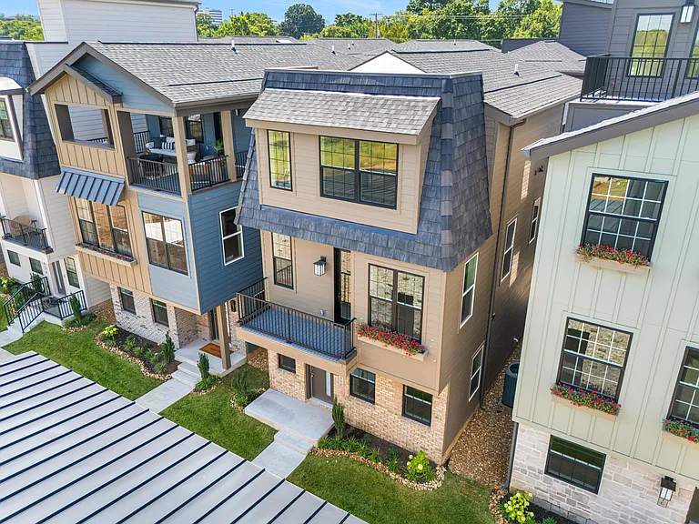 408 Hudson Way — Photo 37