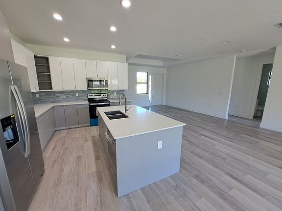 4th image of 2774 Jeannin Dr