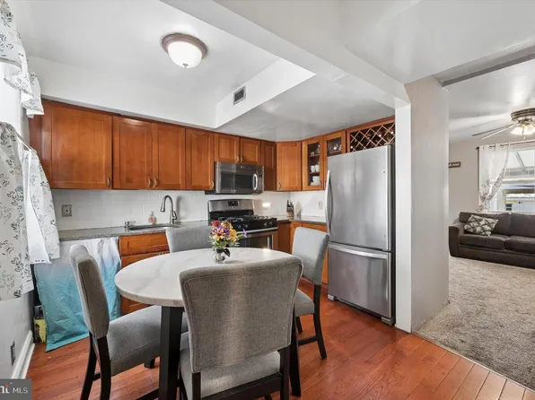 57 Benson Dr, Glenolden, PA 19036