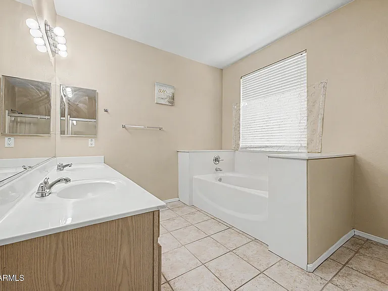 6622 W Golden Ln — Photo 21