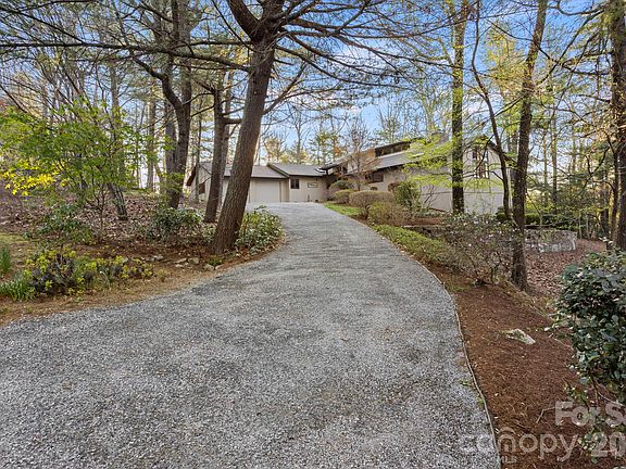 4th image of 207 Maple Hill Dr