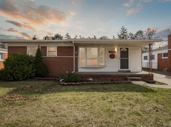 2941 Longmeadow Dr, Trenton, MI 48183