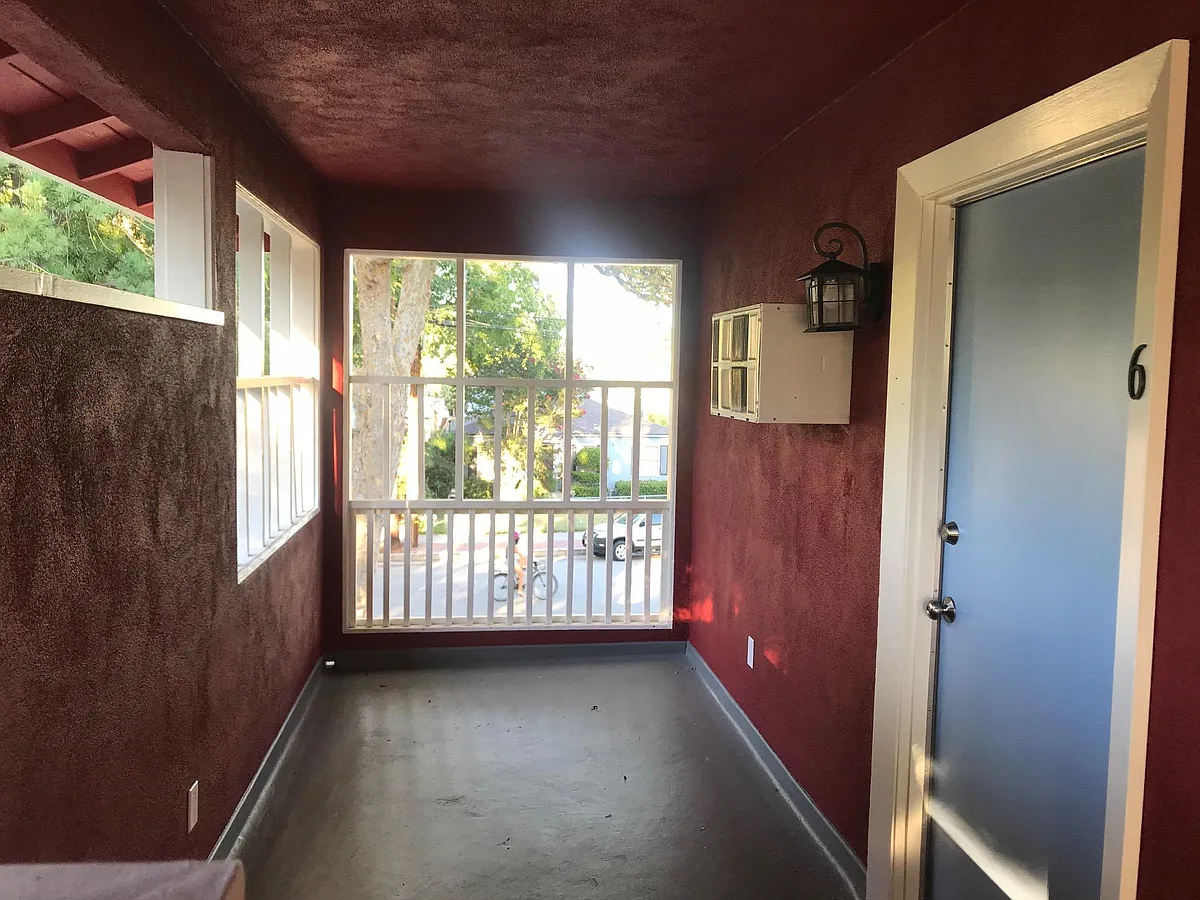 Building Photo - 83 S Daisy Ave #6