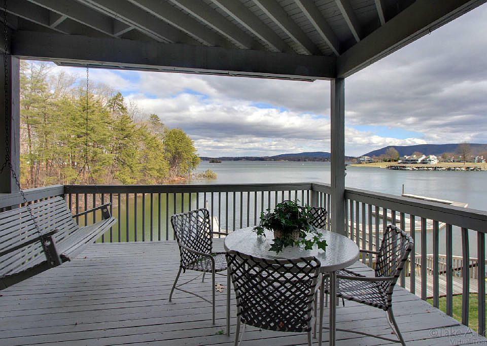 1st image of 65 Woodbridge Cir