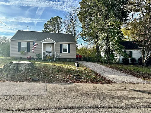 1916 W Gilbert Ln Photo 1