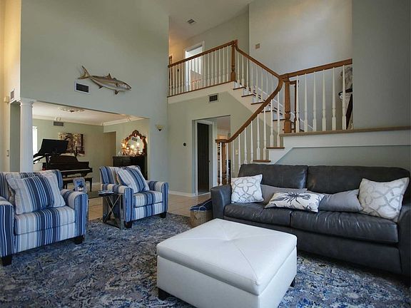 3rd image of 124 Dorado Ct S