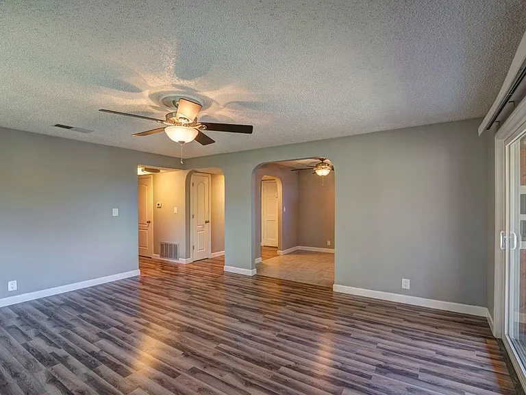 Riverview Condominiums — Photo 6