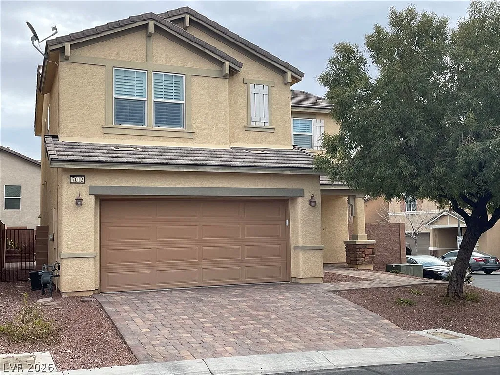 3 bed, 2.5 bath, 1934 sqft, $2,275 — Photo 2