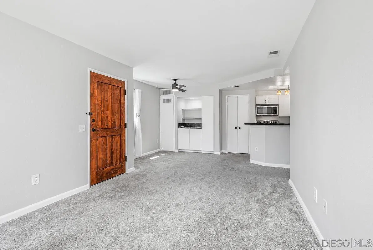 Venetian Condo — Photo 4