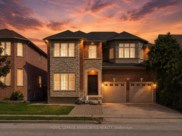 156 Maria Antonia Rd, Vaughan, ON L4H 2S8