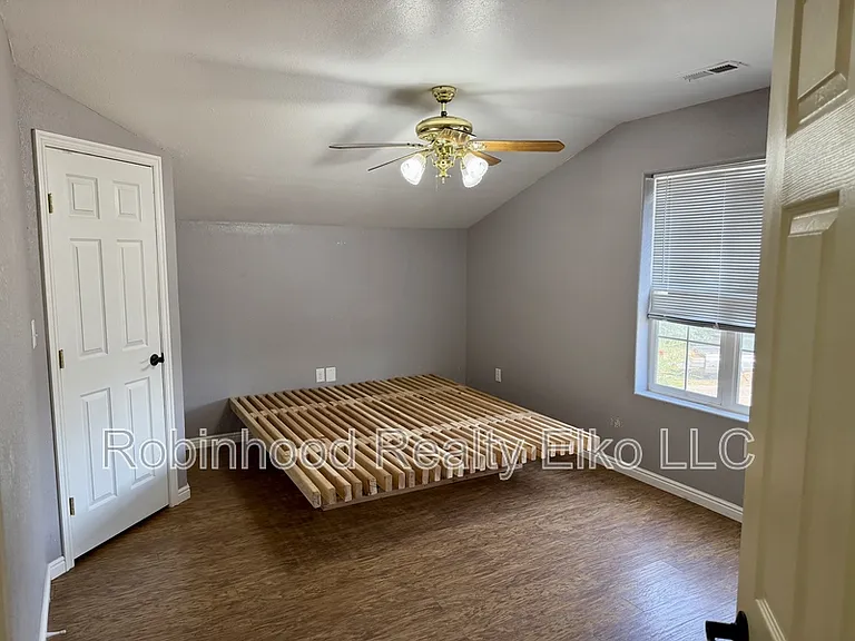 187 B St — Photo 21