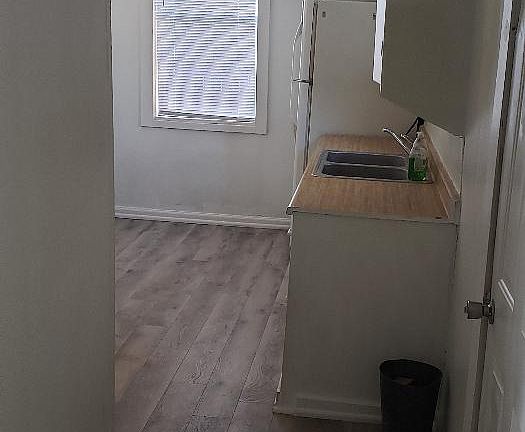 5th image of 1500 W Bronson St