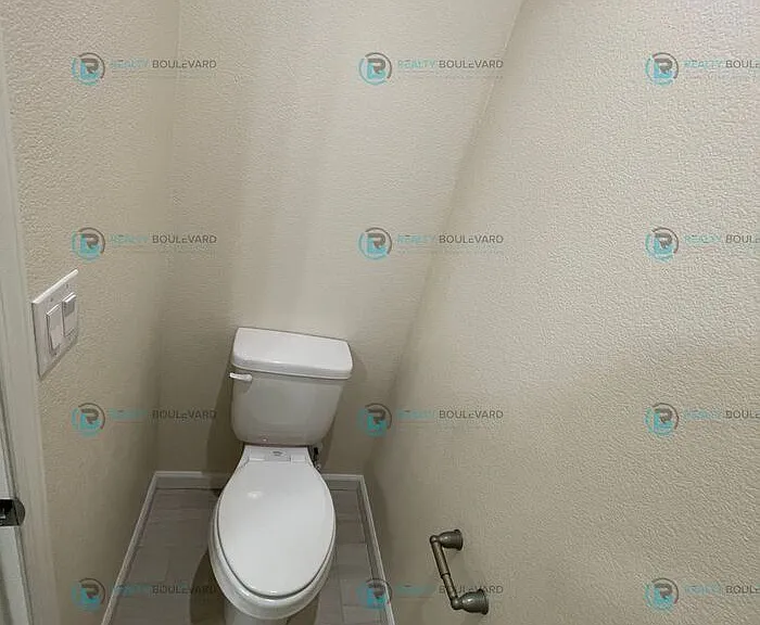 1011 Middle Gate Rd #1011 — Photo 48