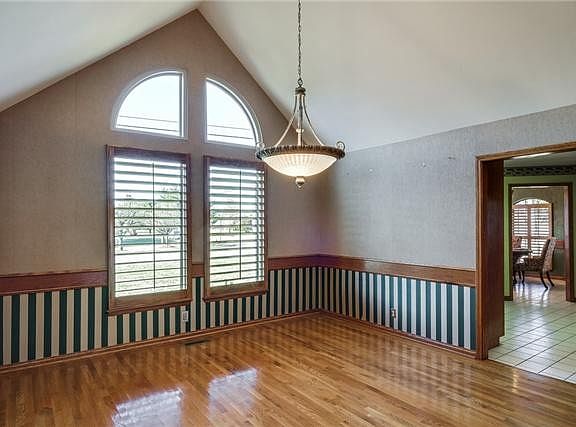 4th image of 309 Constitution Ct